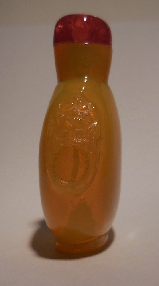 Translucent yellow glass snuff bottle